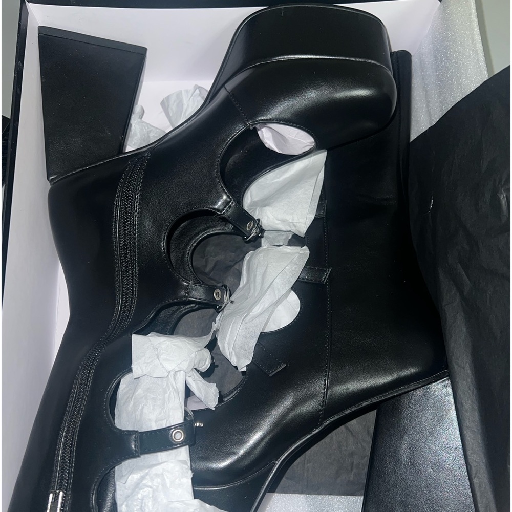 These are padlock chunky heels. They’re black with silver padlocks, size 10W.